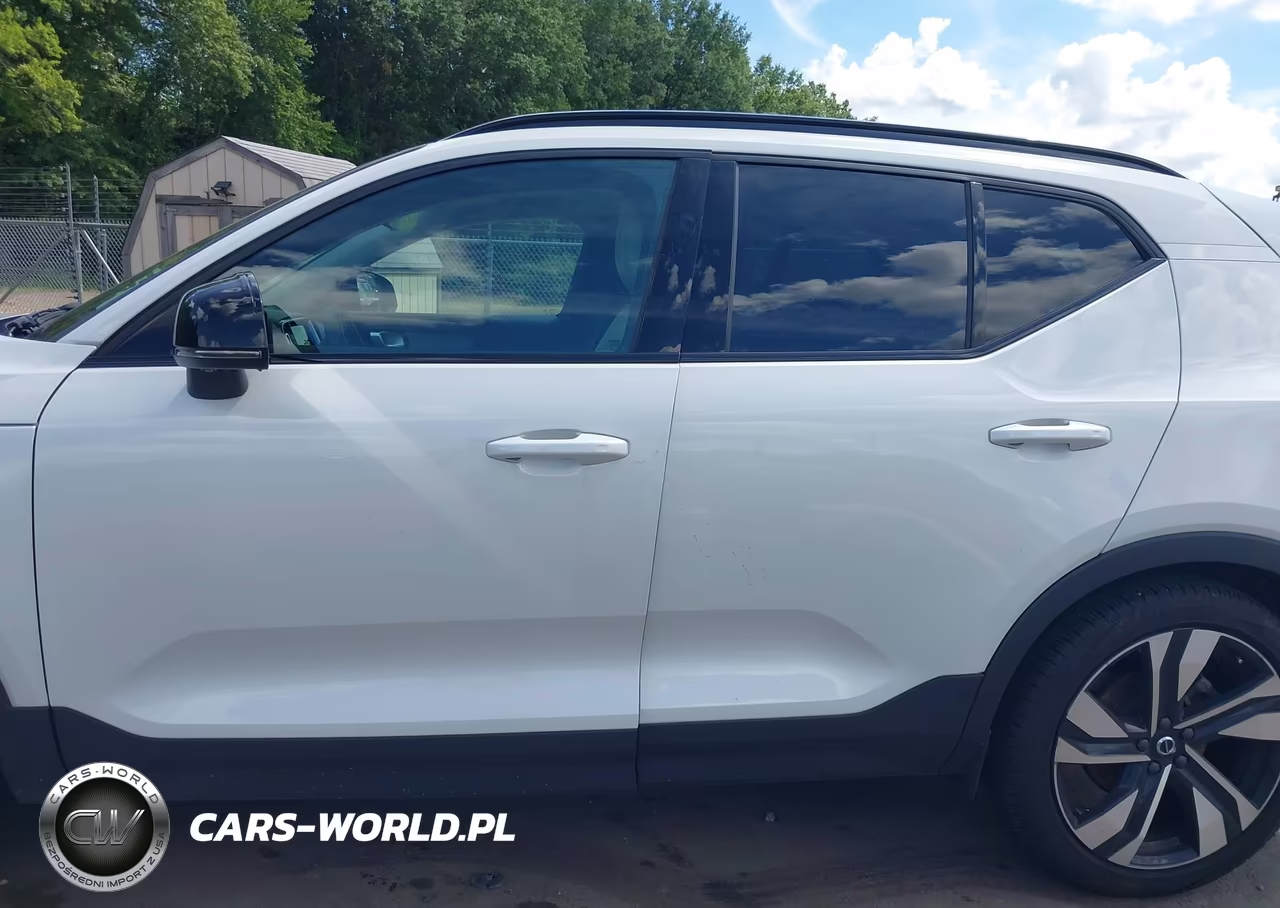 2025 Volvo Xc40 B5 Plus Dark Theme VIN:YV4L12UC7S2491388 - 14