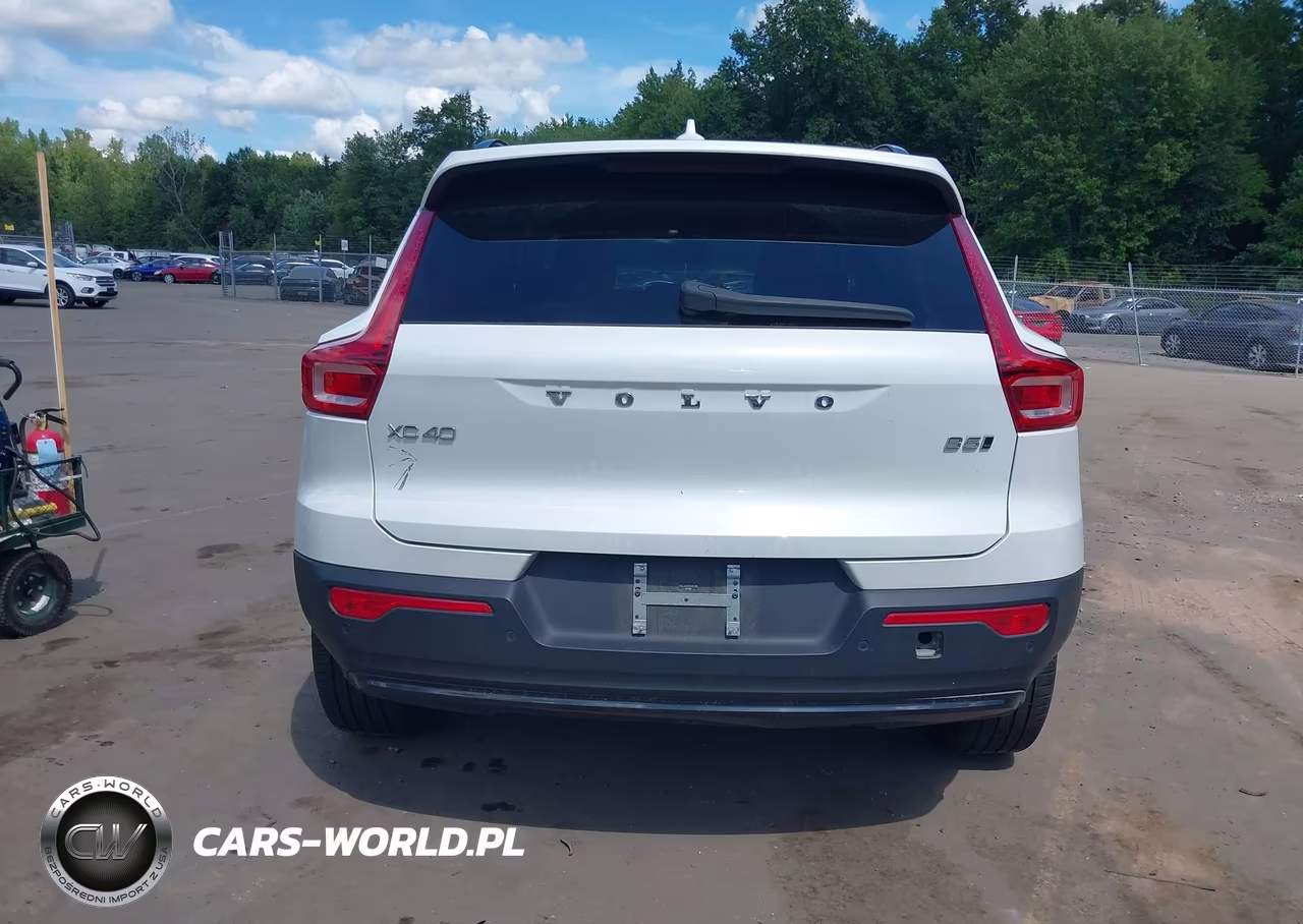 2025 Volvo Xc40 B5 Plus Dark Theme VIN:YV4L12UC7S2491388 - 16