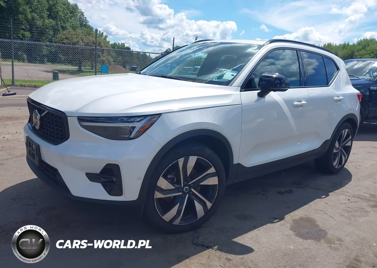 2025 Volvo Xc40 B5 Plus Dark Theme VIN:YV4L12UC7S2491388 - 2