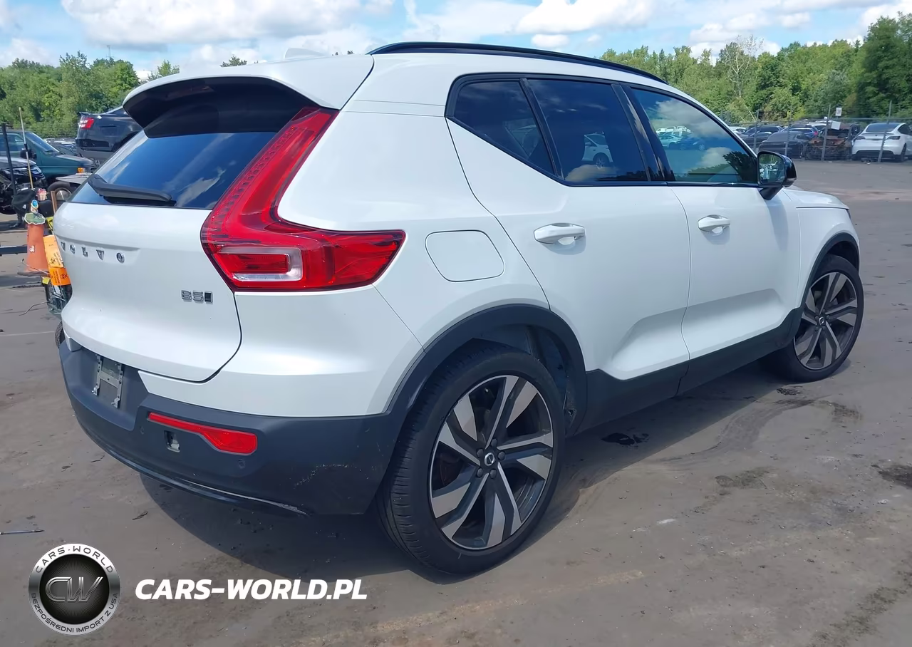 2025 Volvo Xc40 B5 Plus Dark Theme VIN:YV4L12UC7S2491388 - 4