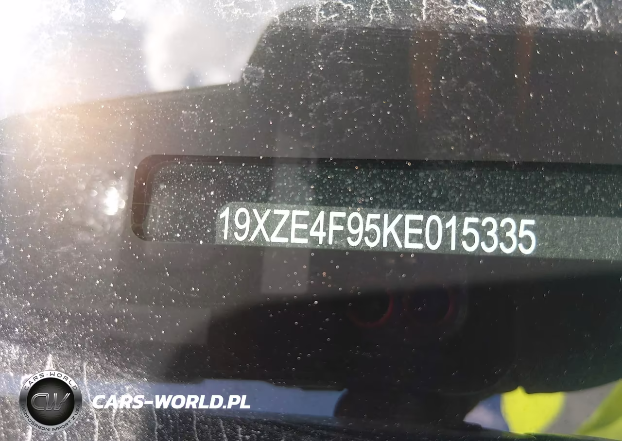 2019 Honda Insight Touring VIN:19XZE4F95KE015335 - 18
