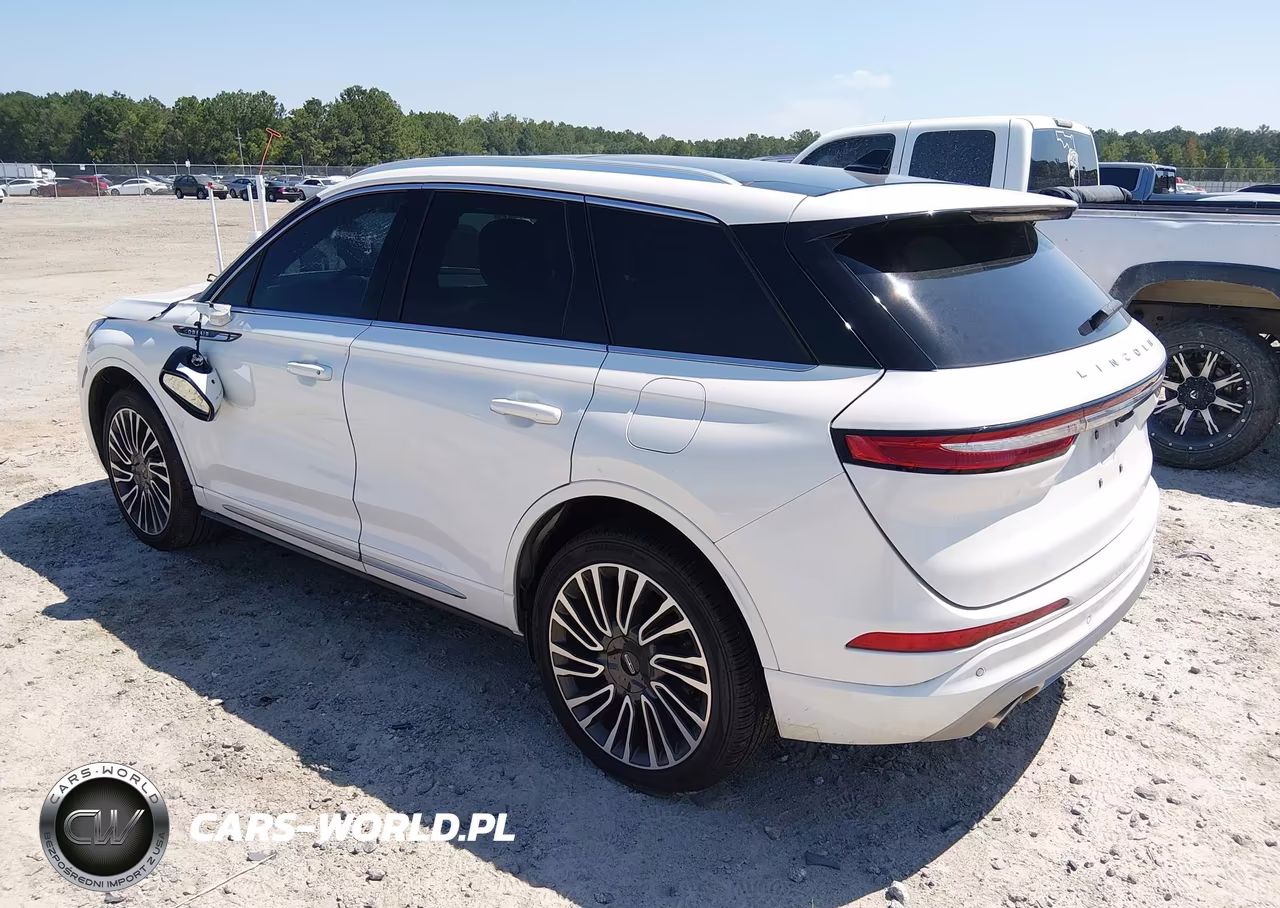 2020 Lincoln Corsair Reserve VIN:5LMCJ2C9XLUL23557 - 3