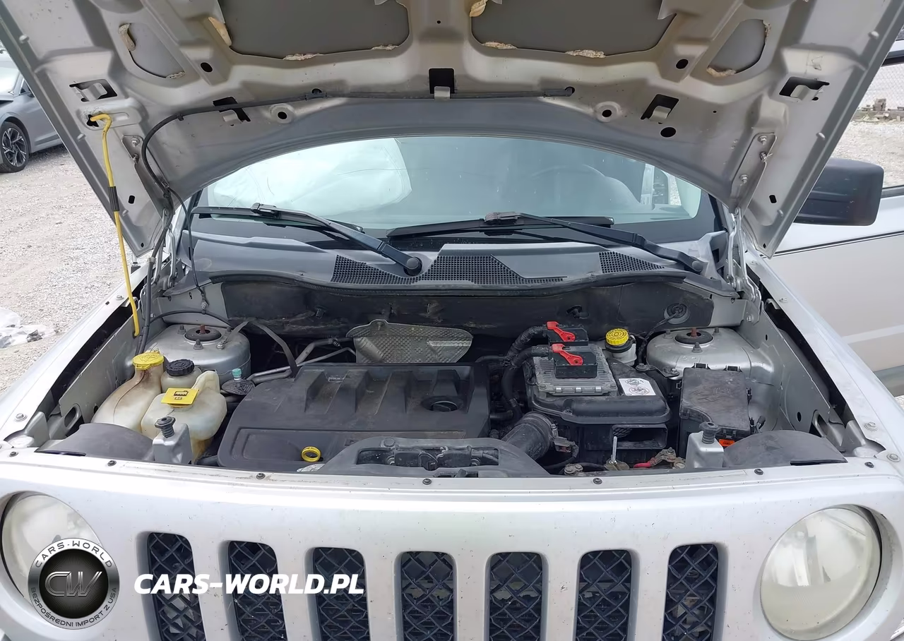 2011 Jeep Patriot Latitude X VIN:1J4NT4GB2BD290193 - 10