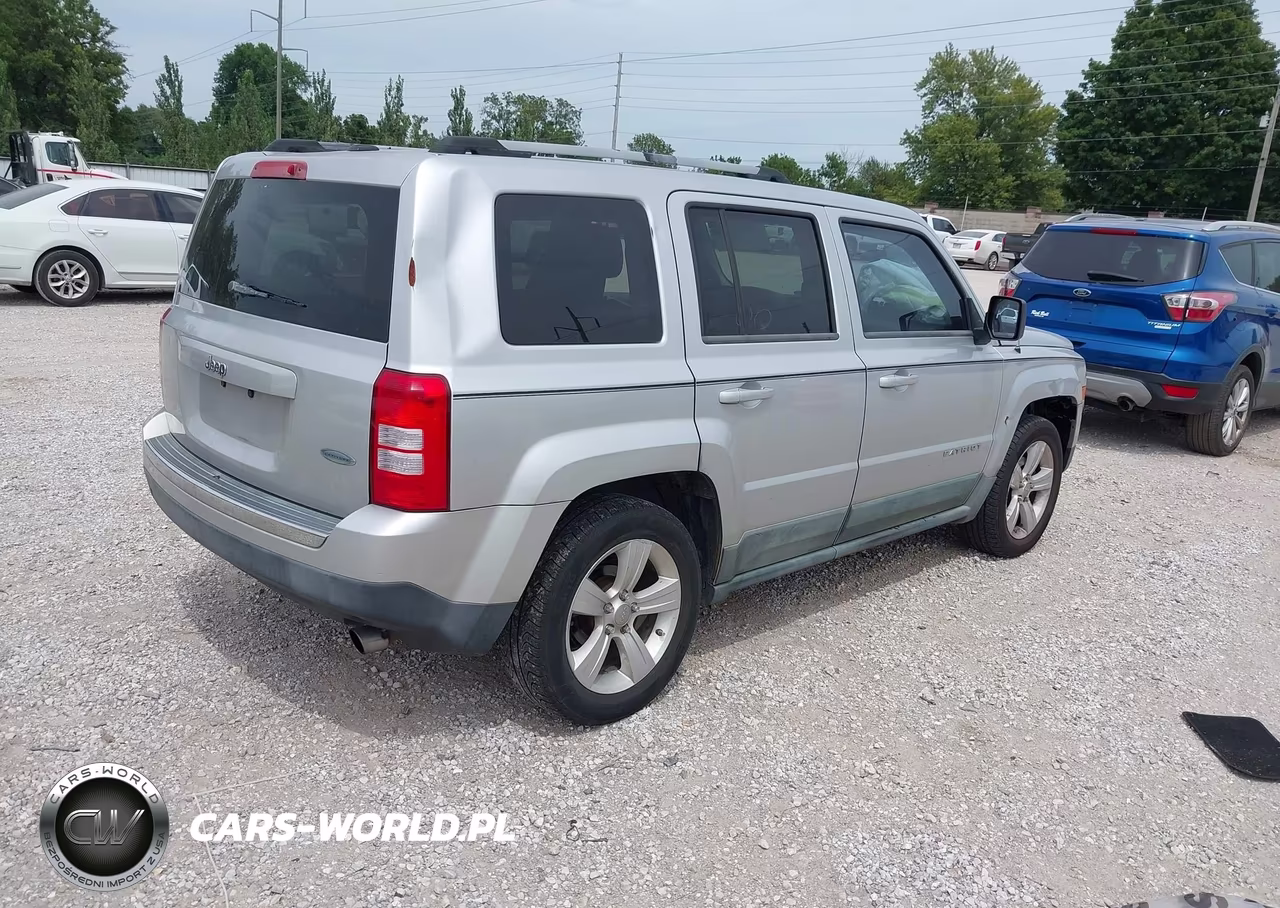 2011 Jeep Patriot Latitude X VIN:1J4NT4GB2BD290193 - 4