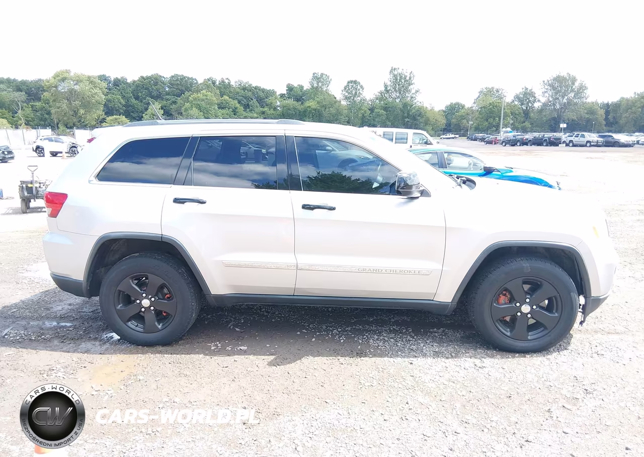 2013 Jeep Grand Cherokee Laredo VIN:1C4RJFAGXDC615145 - 13