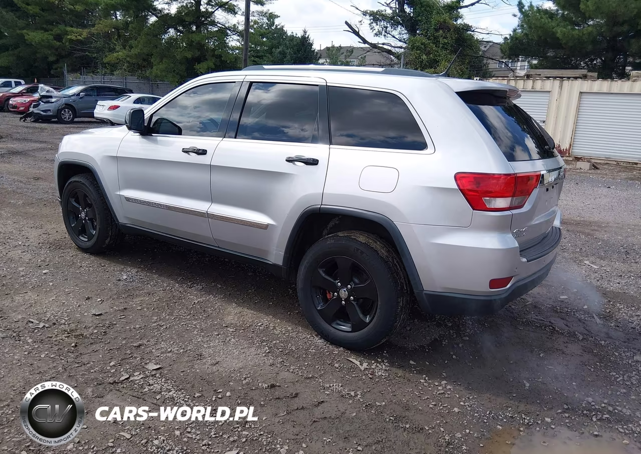 2013 Jeep Grand Cherokee Laredo VIN:1C4RJFAGXDC615145 - 3