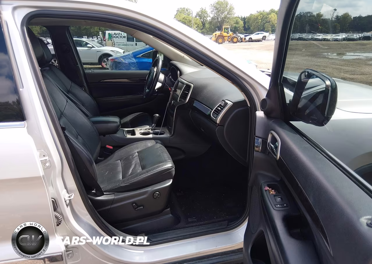 2013 Jeep Grand Cherokee Laredo VIN:1C4RJFAGXDC615145 - 5