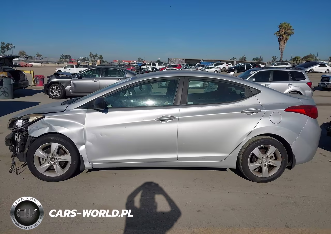 2013 Hyundai Elantra Gls VIN:KMHDH4AE0DU731985 - 16