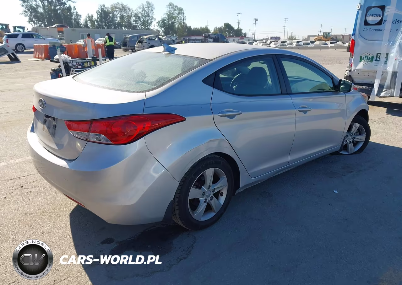 2013 Hyundai Elantra Gls VIN:KMHDH4AE0DU731985 - 4