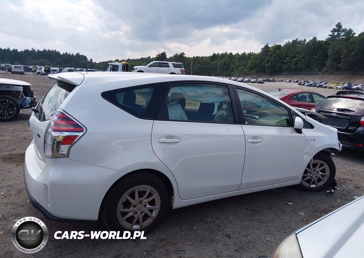 2015 Toyota Prius V Three VIN:JTDZN3EU8FJ027617 - 14