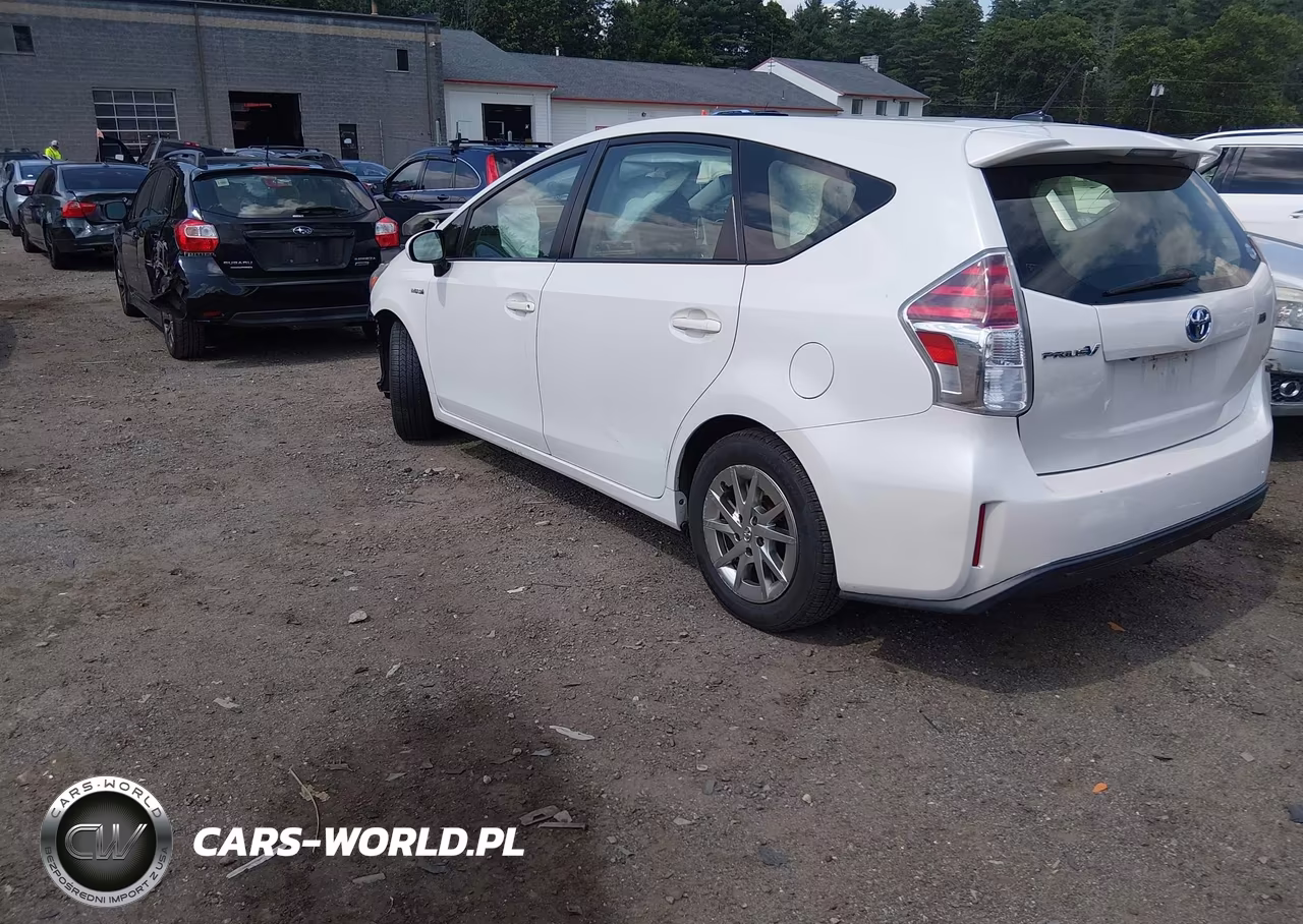 2015 Toyota Prius V Three VIN:JTDZN3EU8FJ027617 - 3