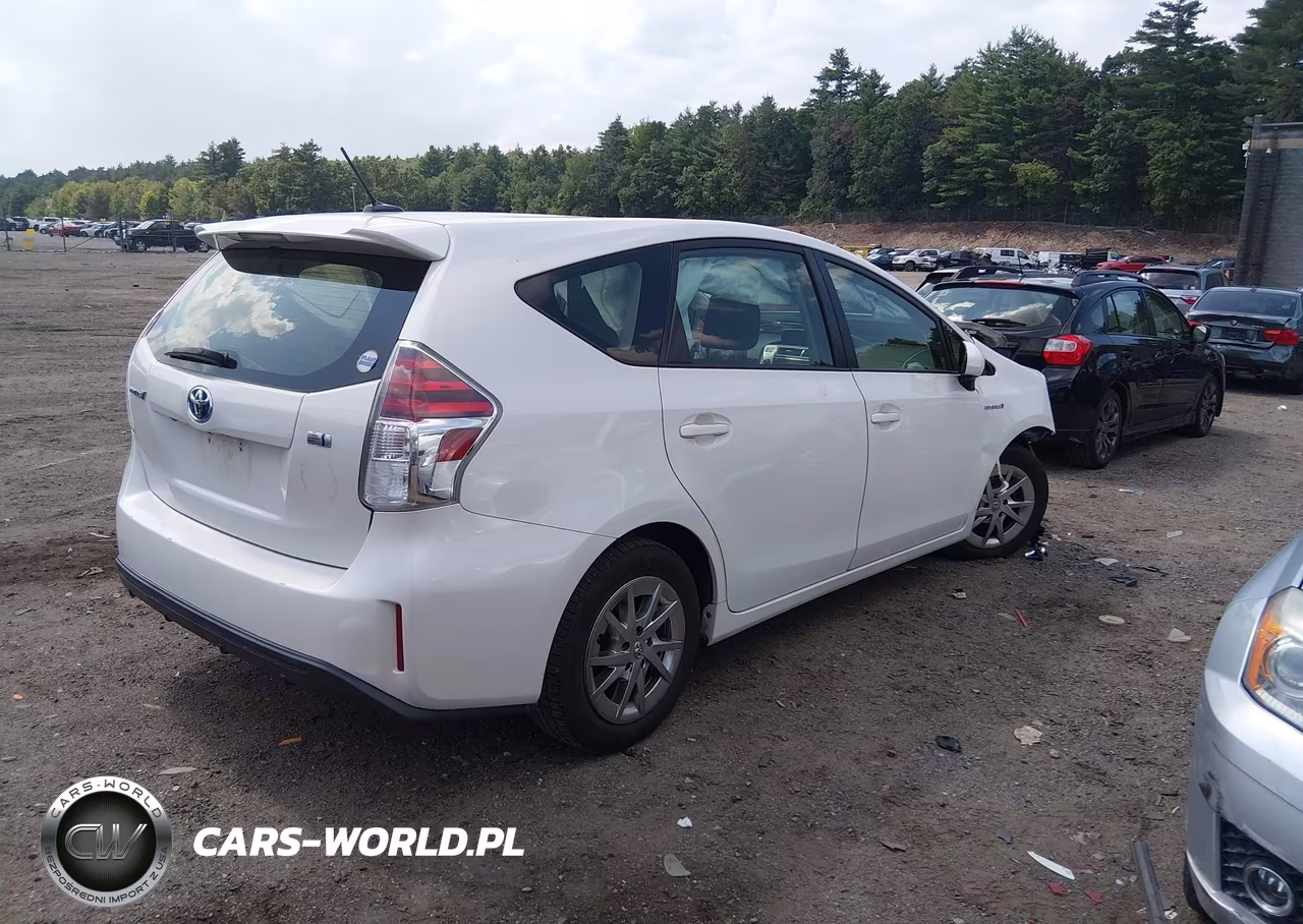 2015 Toyota Prius V Three VIN:JTDZN3EU8FJ027617 - 4