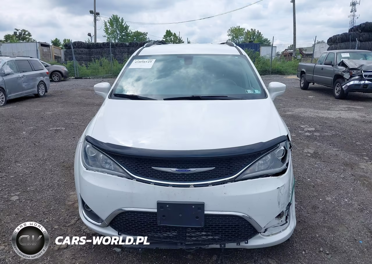 2020 Chrysler Pacifica Touring L VIN:2C4RC1BG8LR115843 - 11