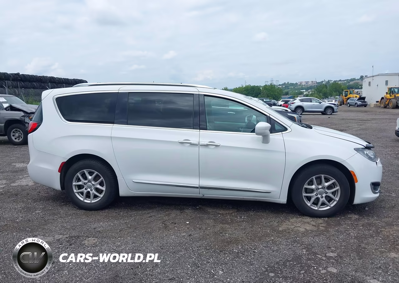 2020 Chrysler Pacifica Touring L VIN:2C4RC1BG8LR115843 - 12