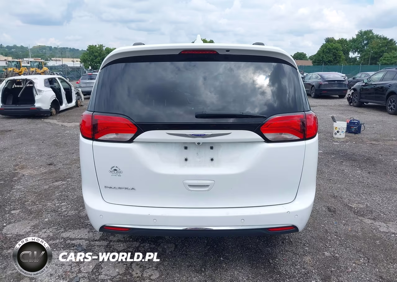 2020 Chrysler Pacifica Touring L VIN:2C4RC1BG8LR115843 - 15