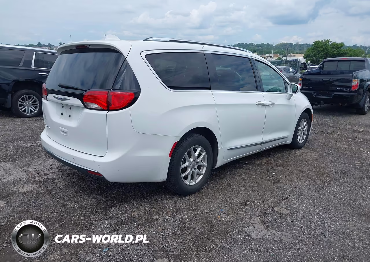2020 Chrysler Pacifica Touring L VIN:2C4RC1BG8LR115843 - 4