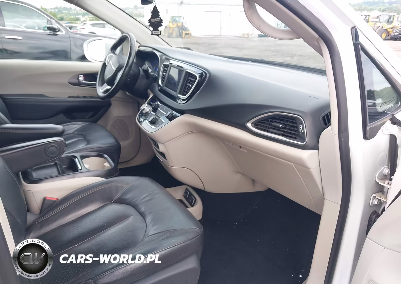 2020 Chrysler Pacifica Touring L VIN:2C4RC1BG8LR115843 - 5