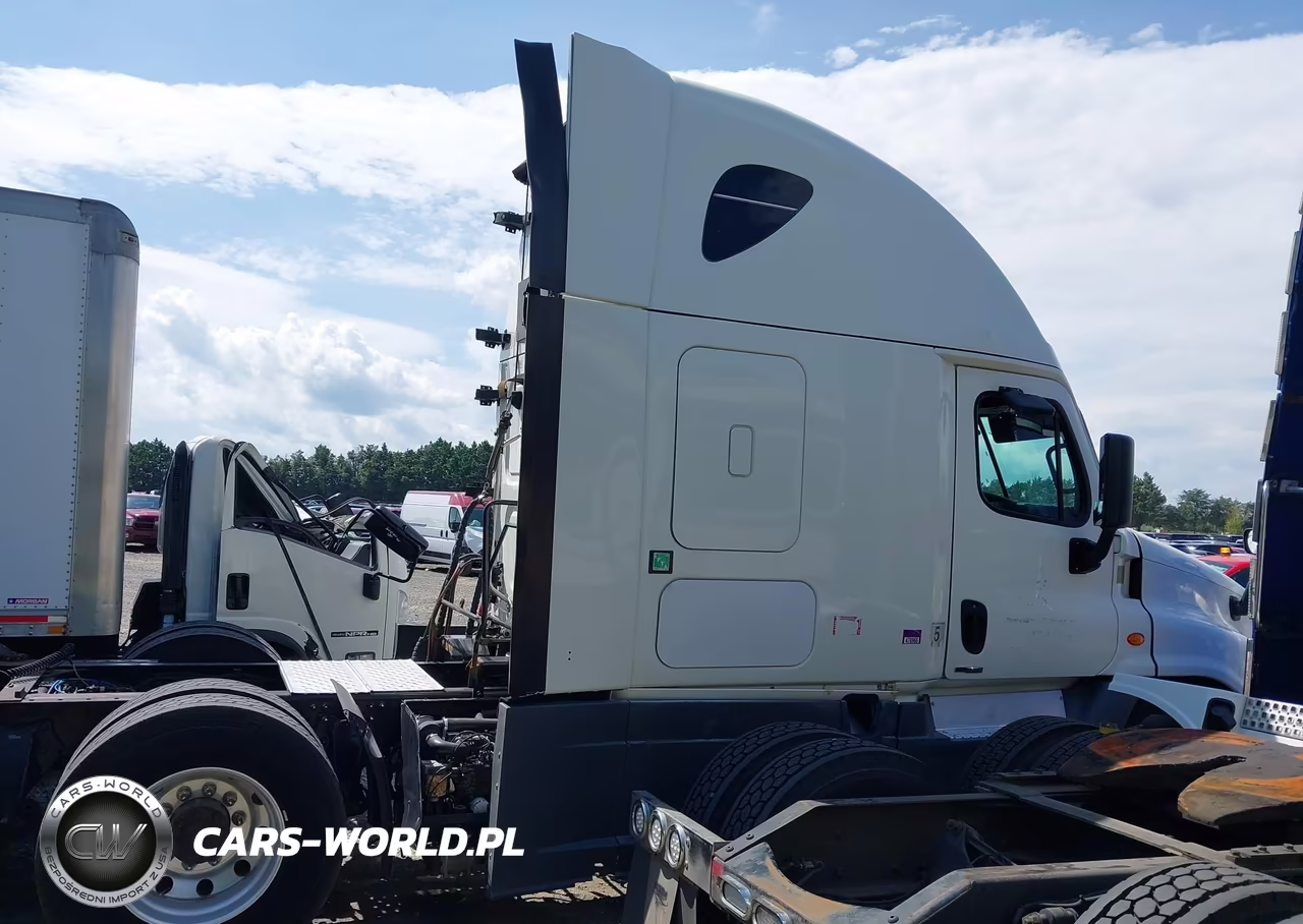 2015 Freightliner Cascadia 125 VIN:3AKJGLD54FSGR6778 - 17