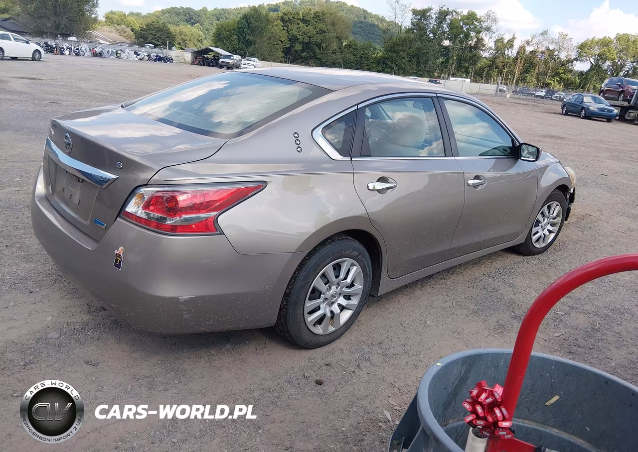 2014 Nissan Altima 2.5 S VIN:1N4AL3AP9EC104104 - 4