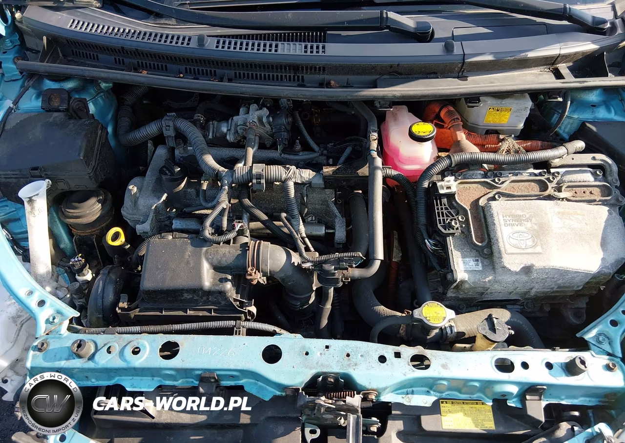 2013 Toyota Prius C Three VIN:JTDKDTB3XD1050023 - 10