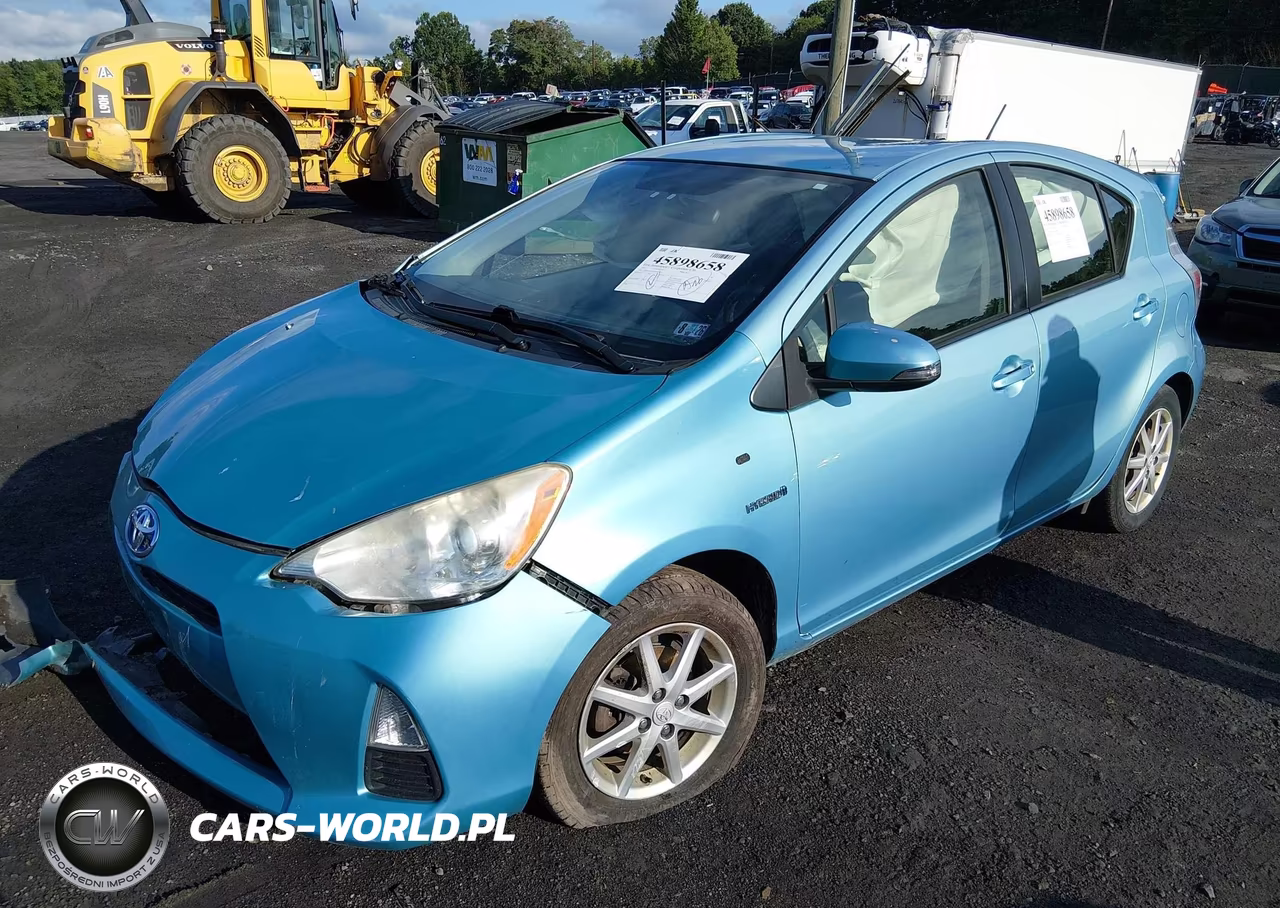 2013 Toyota Prius C Three VIN:JTDKDTB3XD1050023 - 2