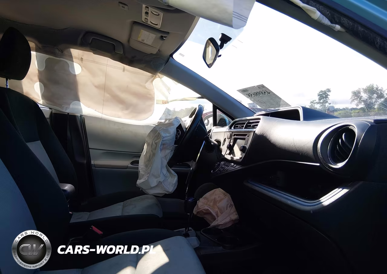 2013 Toyota Prius C Three VIN:JTDKDTB3XD1050023 - 5