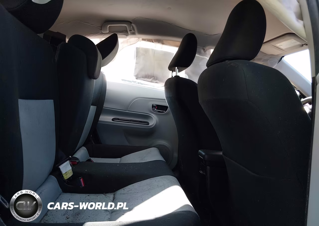 2013 Toyota Prius C Three VIN:JTDKDTB3XD1050023 - 8