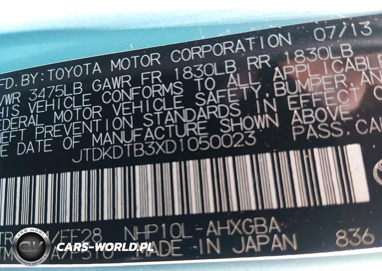 2013 Toyota Prius C Three VIN:JTDKDTB3XD1050023 - 9
