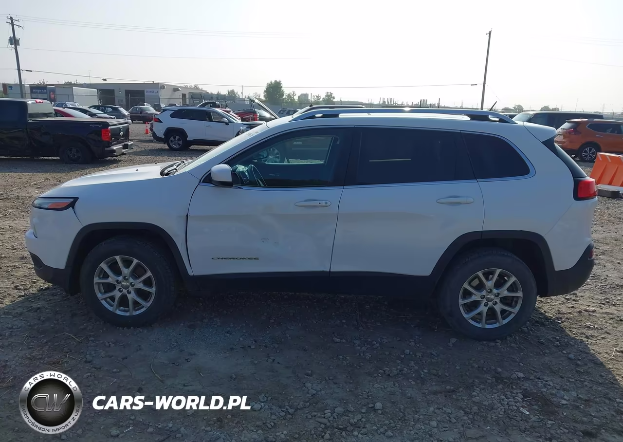 2015 Jeep Cherokee Latitude VIN:1C4PJMCS9FW509946 - 14