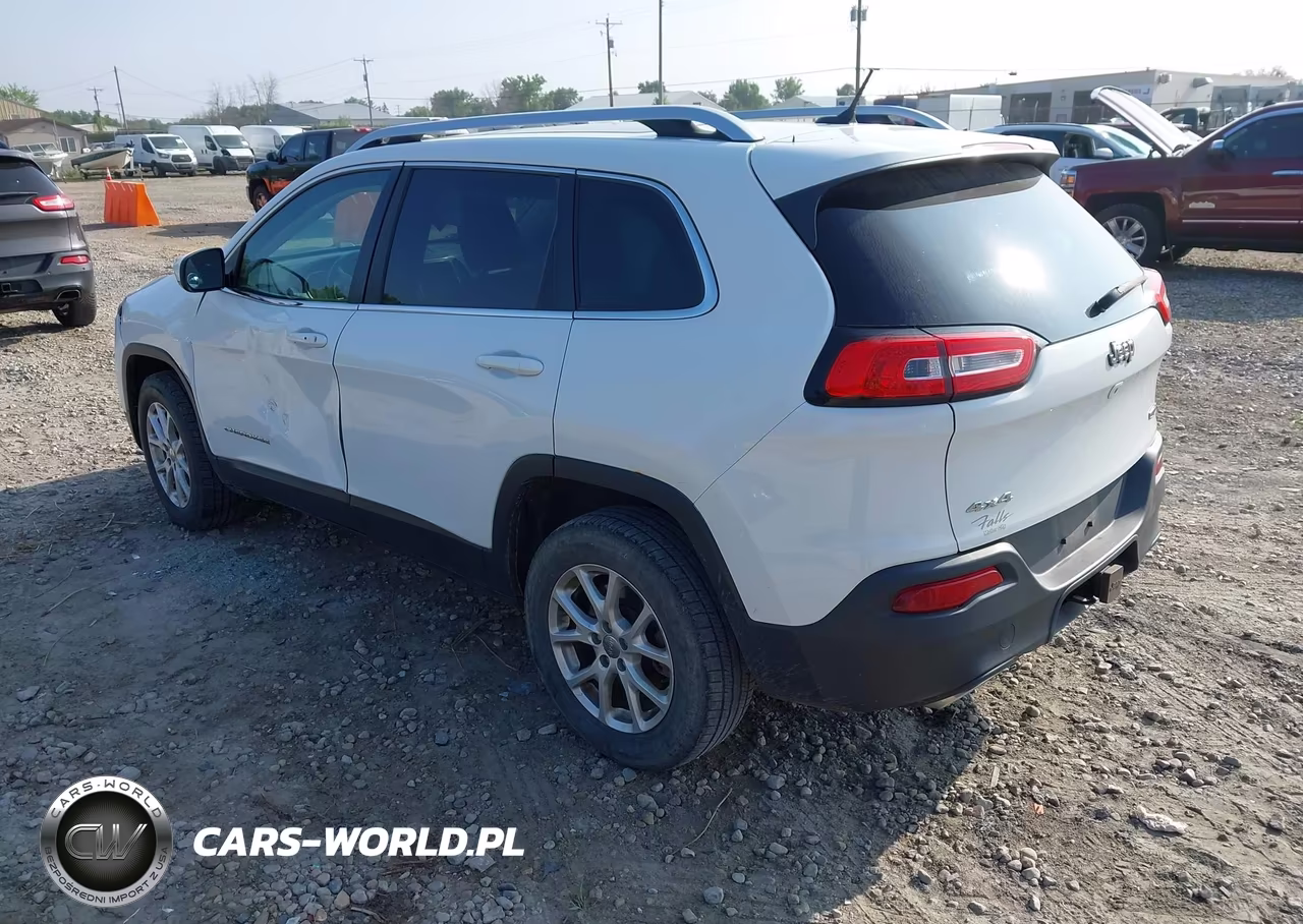 2015 Jeep Cherokee Latitude VIN:1C4PJMCS9FW509946 - 3