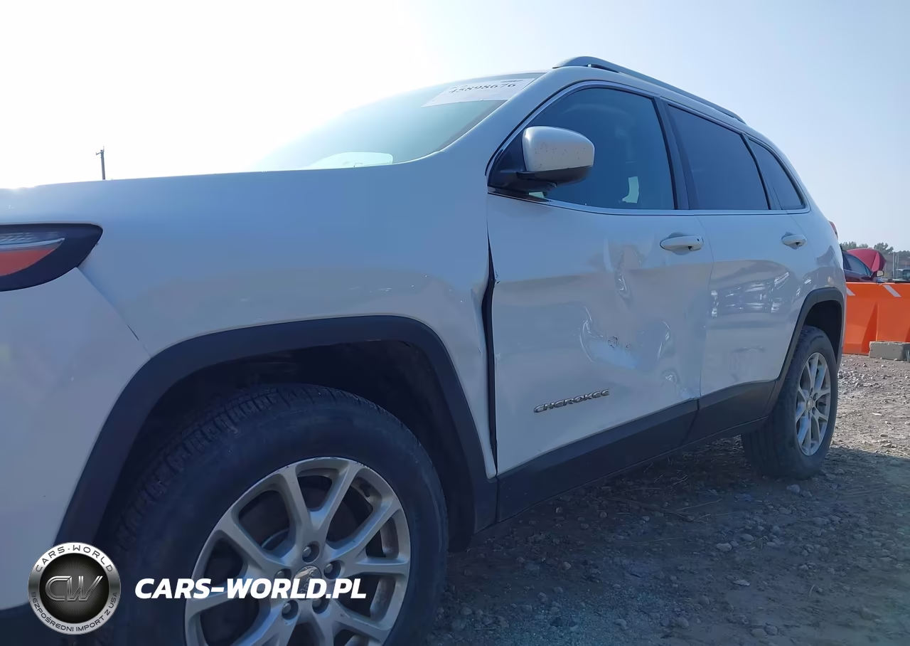 2015 Jeep Cherokee Latitude VIN:1C4PJMCS9FW509946 - 6