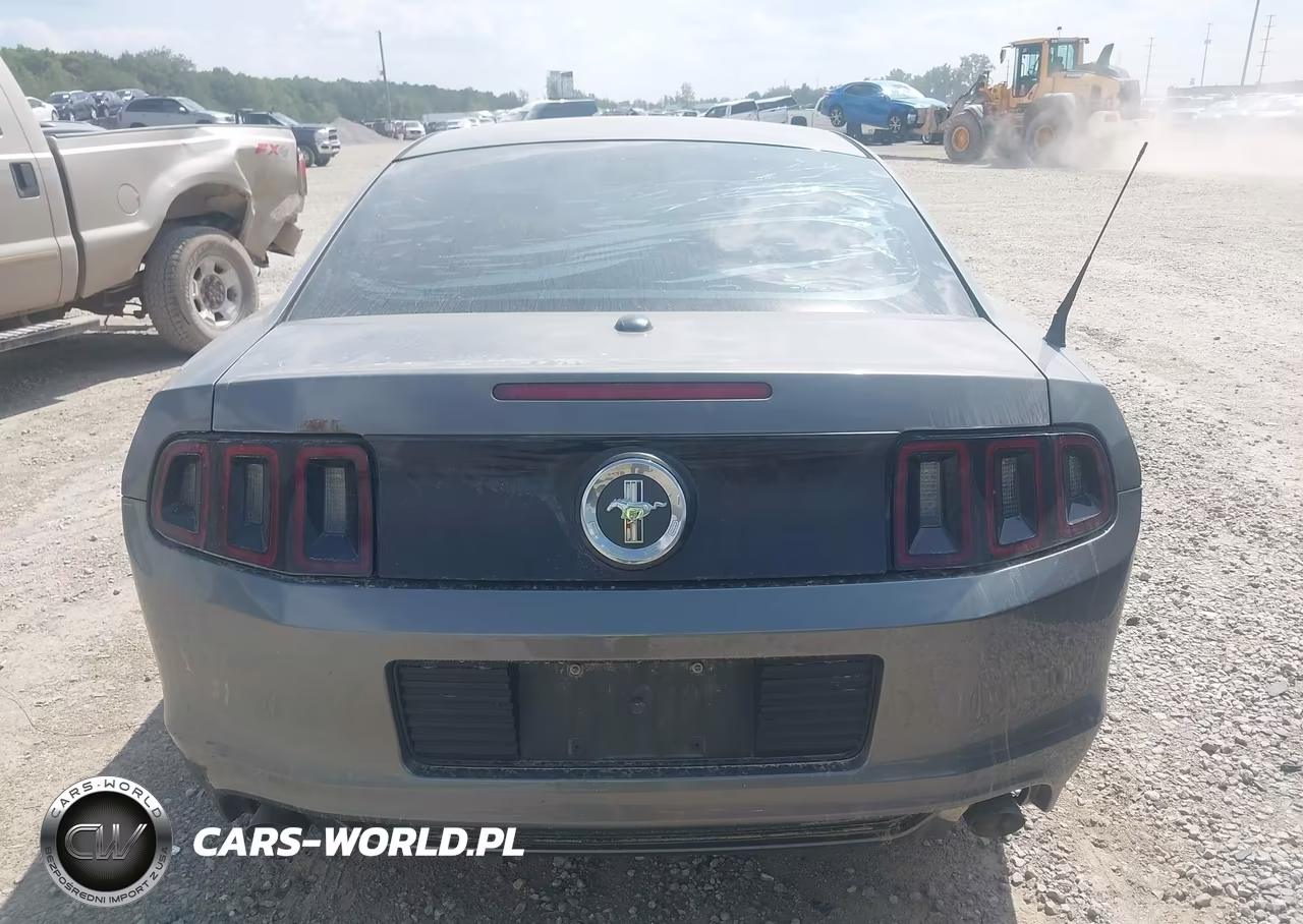 2014 Ford Mustang V6 Premium VIN:1ZVBP8AM0E5272138 - 16