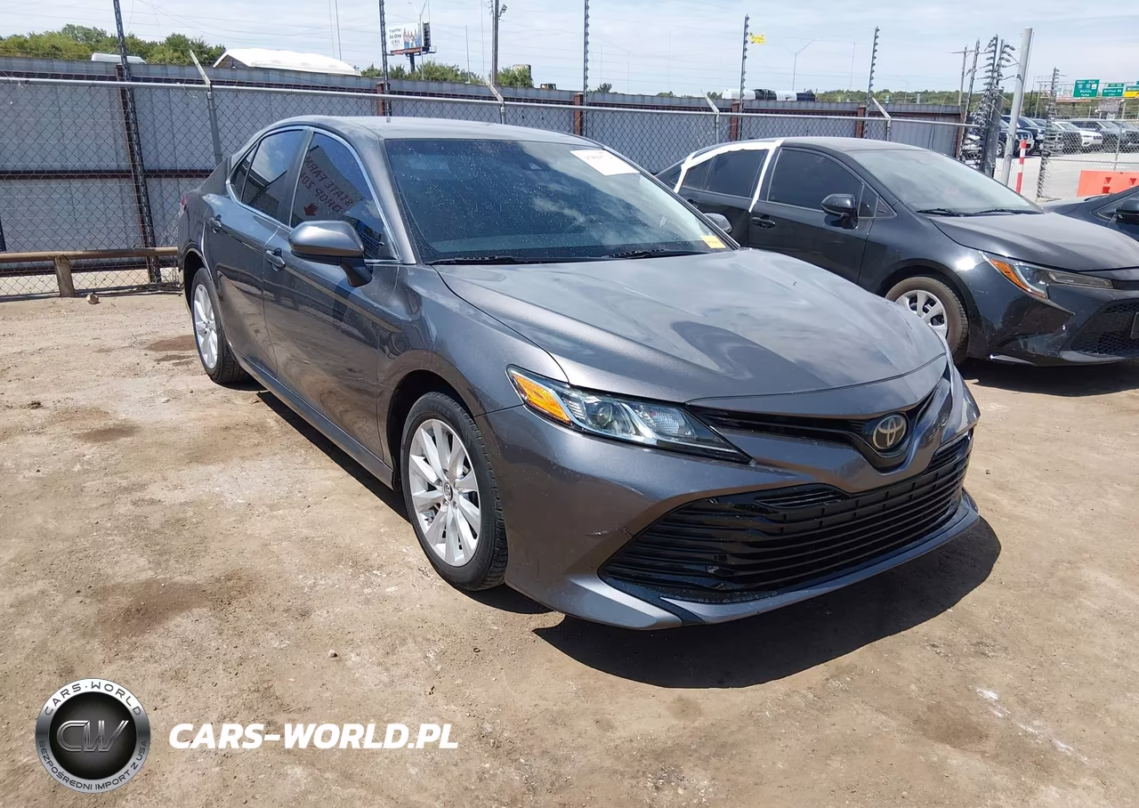2018 Toyota Camry Le – zdjęcie 1 z 16