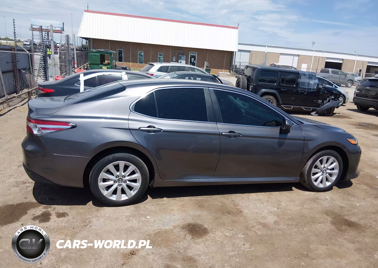 2018 Toyota Camry Le VIN:4T1B11HK3JU006494 - 13