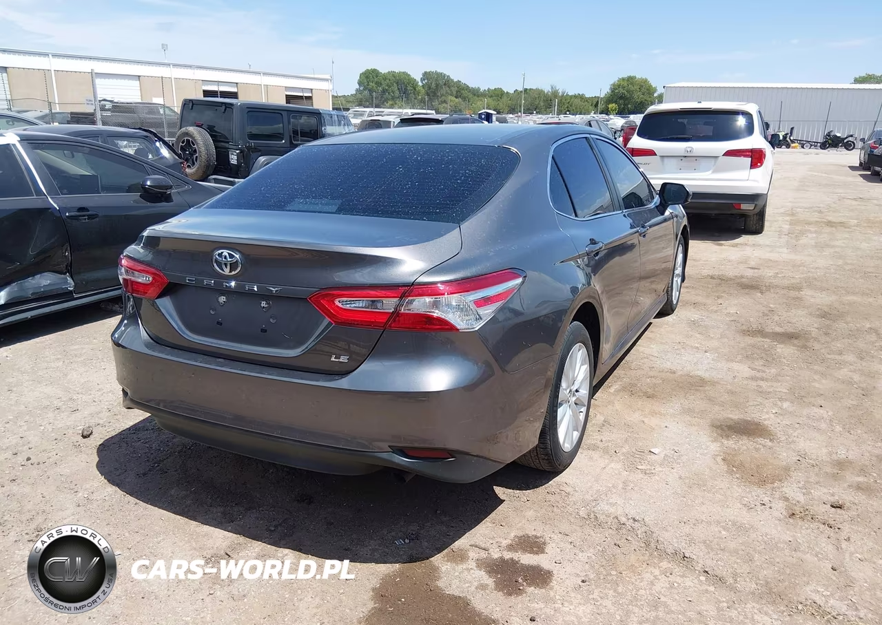 2018 Toyota Camry Le VIN:4T1B11HK3JU006494 - 4