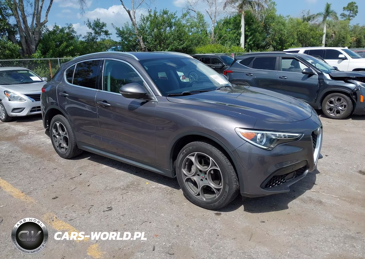2018 Alfa Romeo Stelvio Awd – zdjęcie 1 z 17