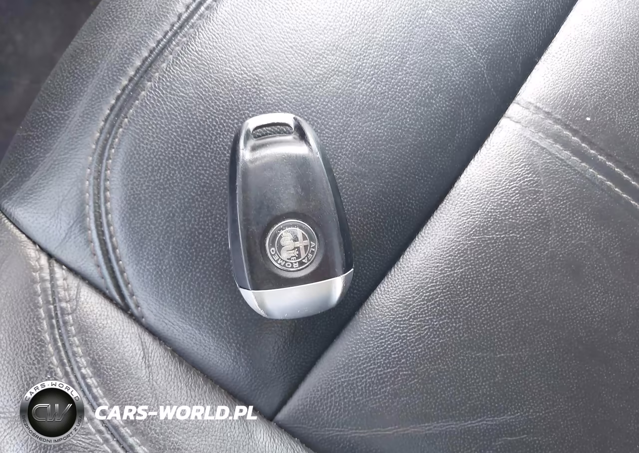 2018 Alfa Romeo Stelvio Awd VIN:ZASFAKAN3J7B60256 - 11