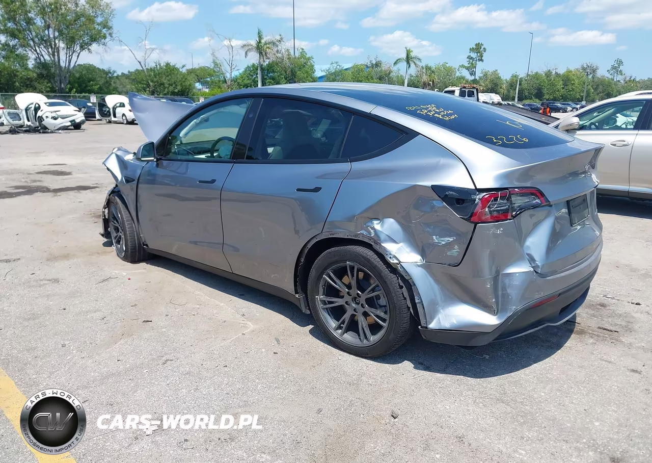 2024 Tesla Model Y Long Range Dual Motor All-Wheel Drive VIN:7SAYGDEE4RA303226 - 3