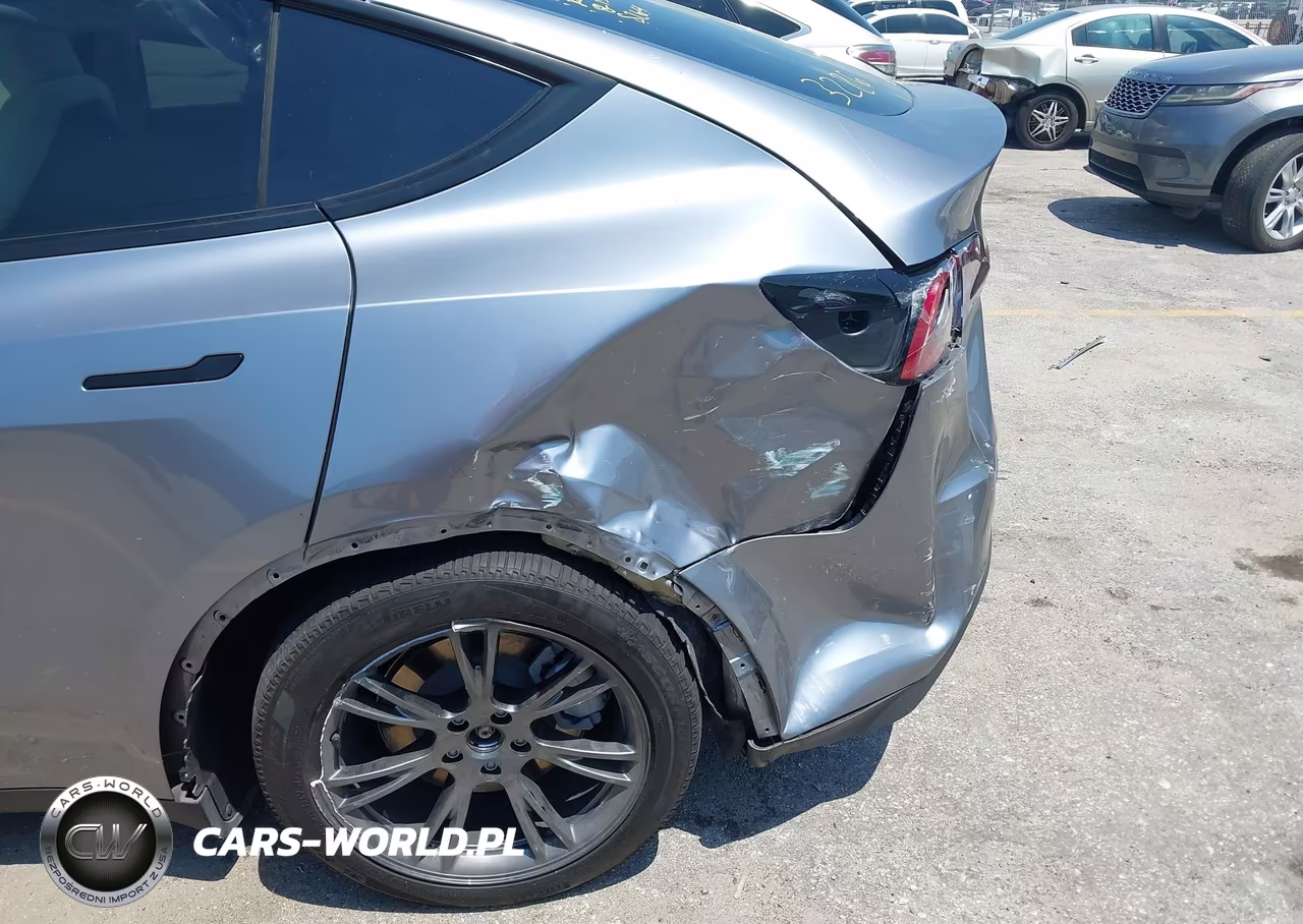 2024 Tesla Model Y Long Range Dual Motor All-Wheel Drive VIN:7SAYGDEE4RA303226 - 6