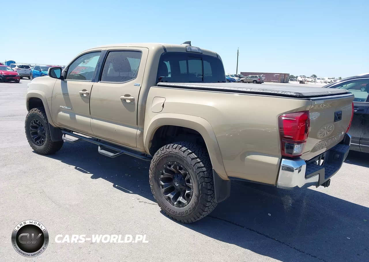 2018 Toyota Tacoma Sr5 V6 VIN:5TFAZ5CN4JX059334 - 3