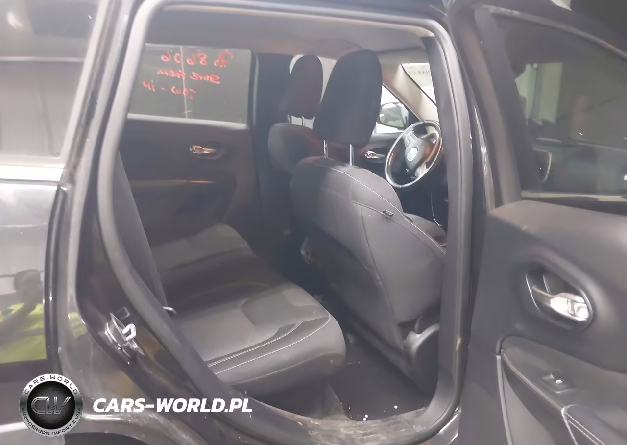 2015 Jeep Cherokee Latitude VIN:1C4PJMCB4FW772099 - 8