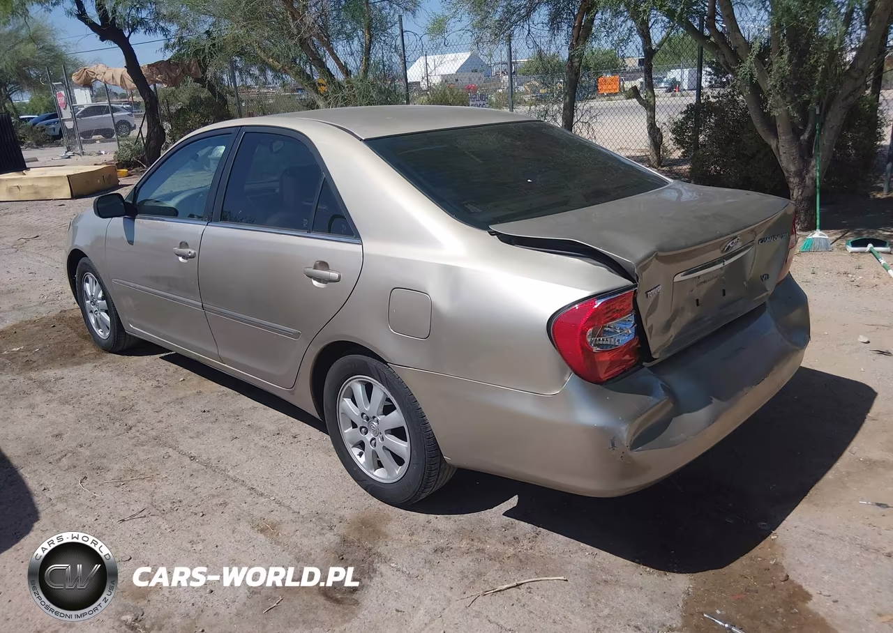 2002 Toyota Camry Xle VIN:JTDBF30K720035535 - 3