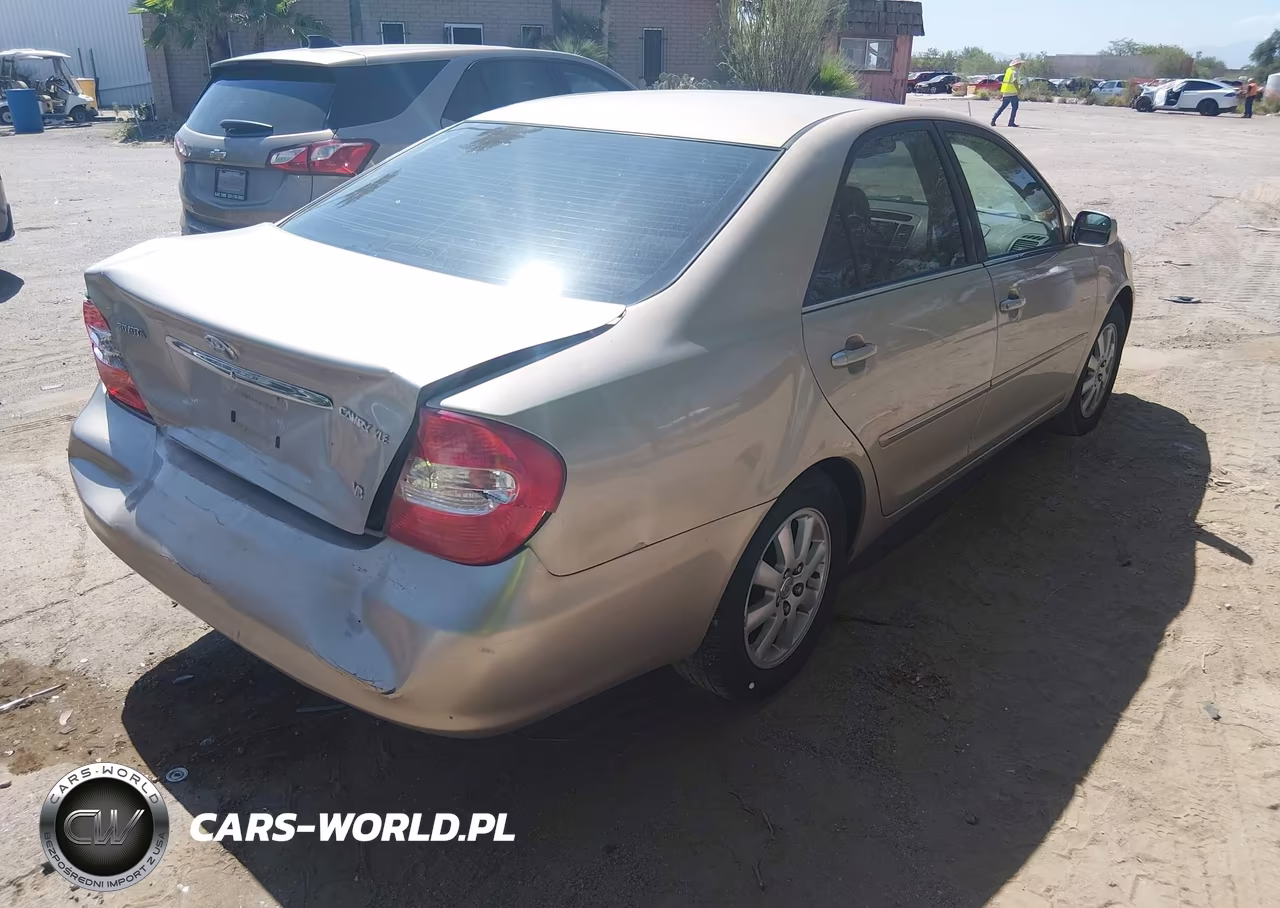2002 Toyota Camry Xle VIN:JTDBF30K720035535 - 4