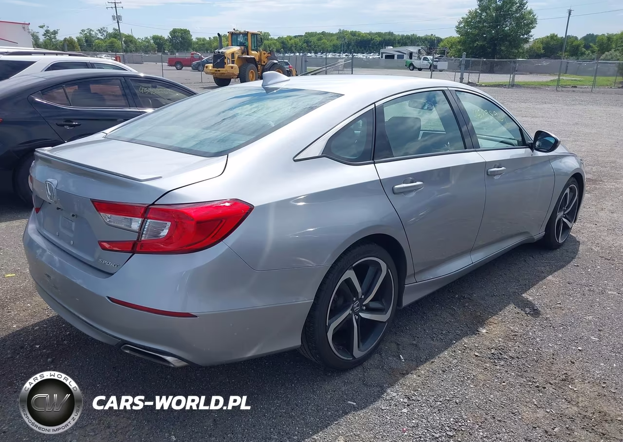2018 Honda Accord Sport VIN:1HGCV1E3XJA034595 - 4