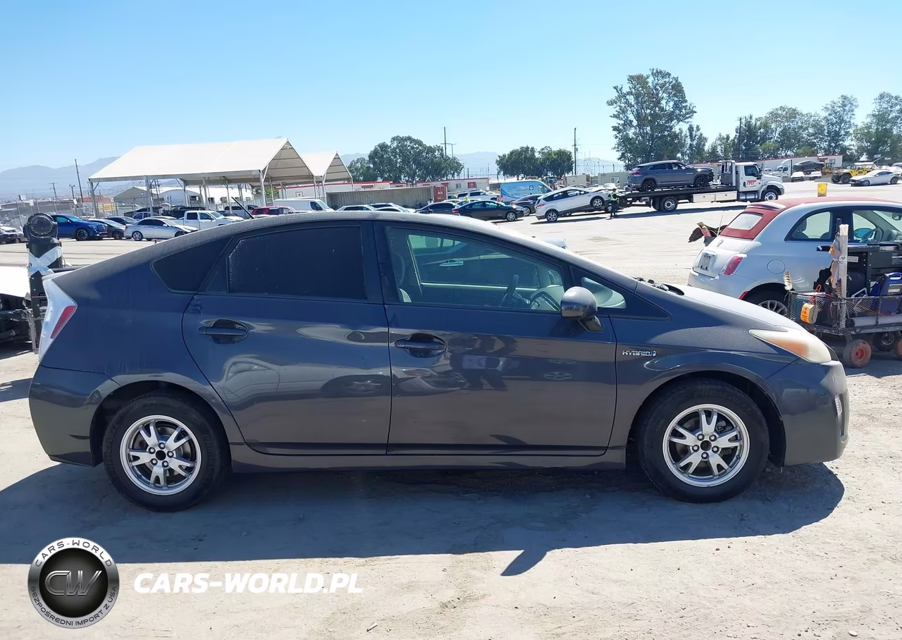 2011 Toyota Prius Two VIN:JTDKN3DU4B1420110 - 13