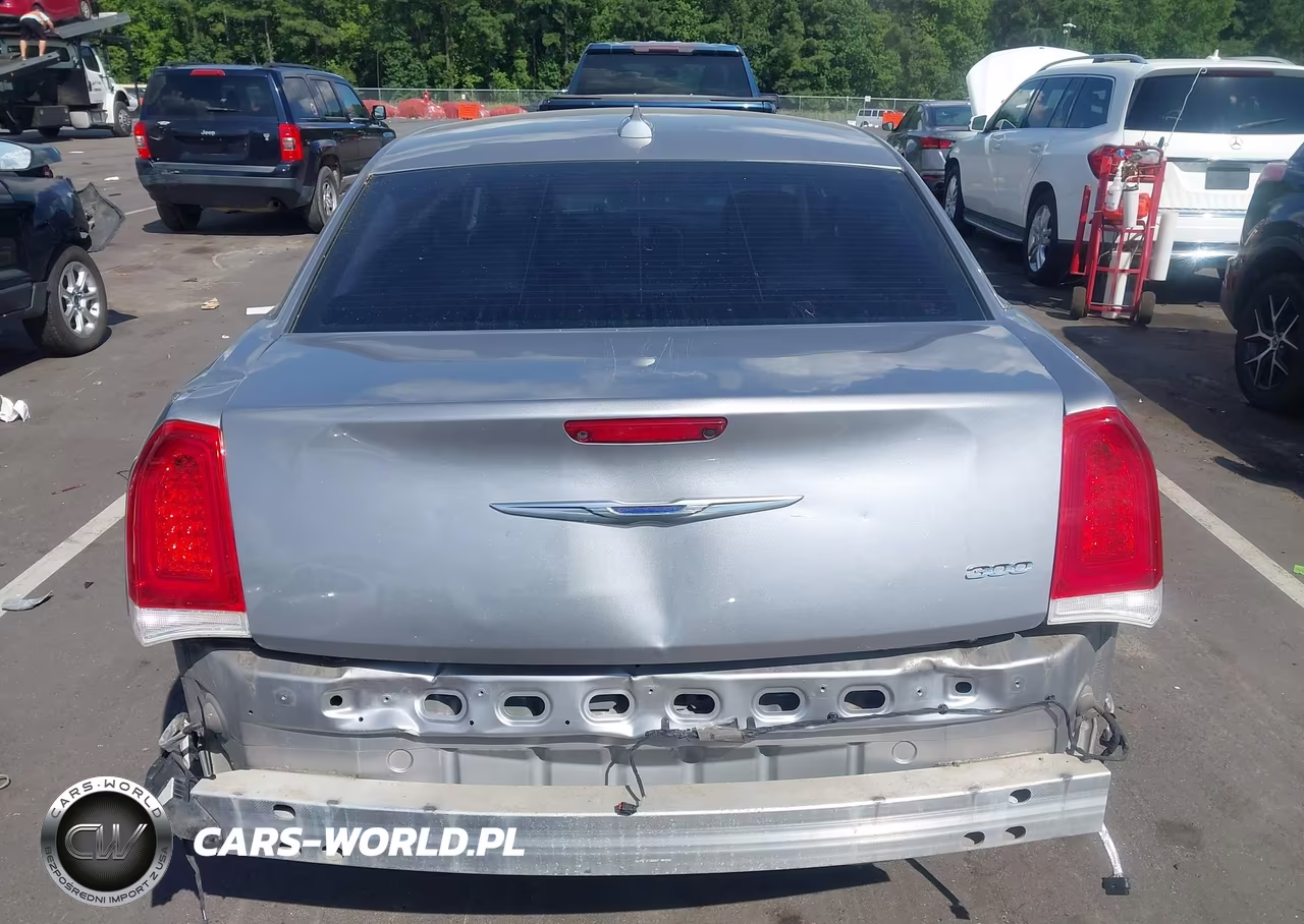2015 Chrysler 300 Limited VIN:2C3CCAAG6FH780987 - 17