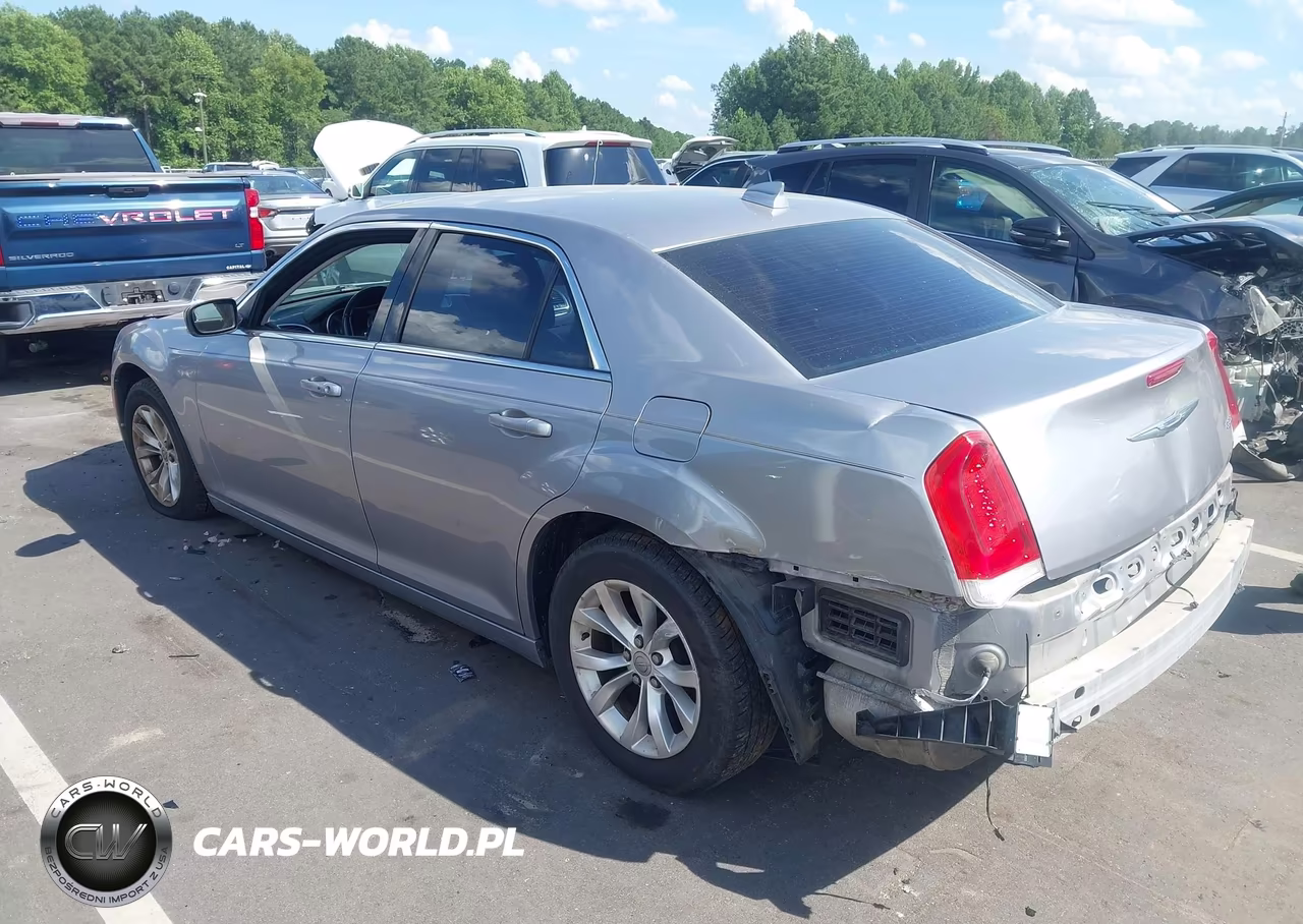 2015 Chrysler 300 Limited VIN:2C3CCAAG6FH780987 - 3