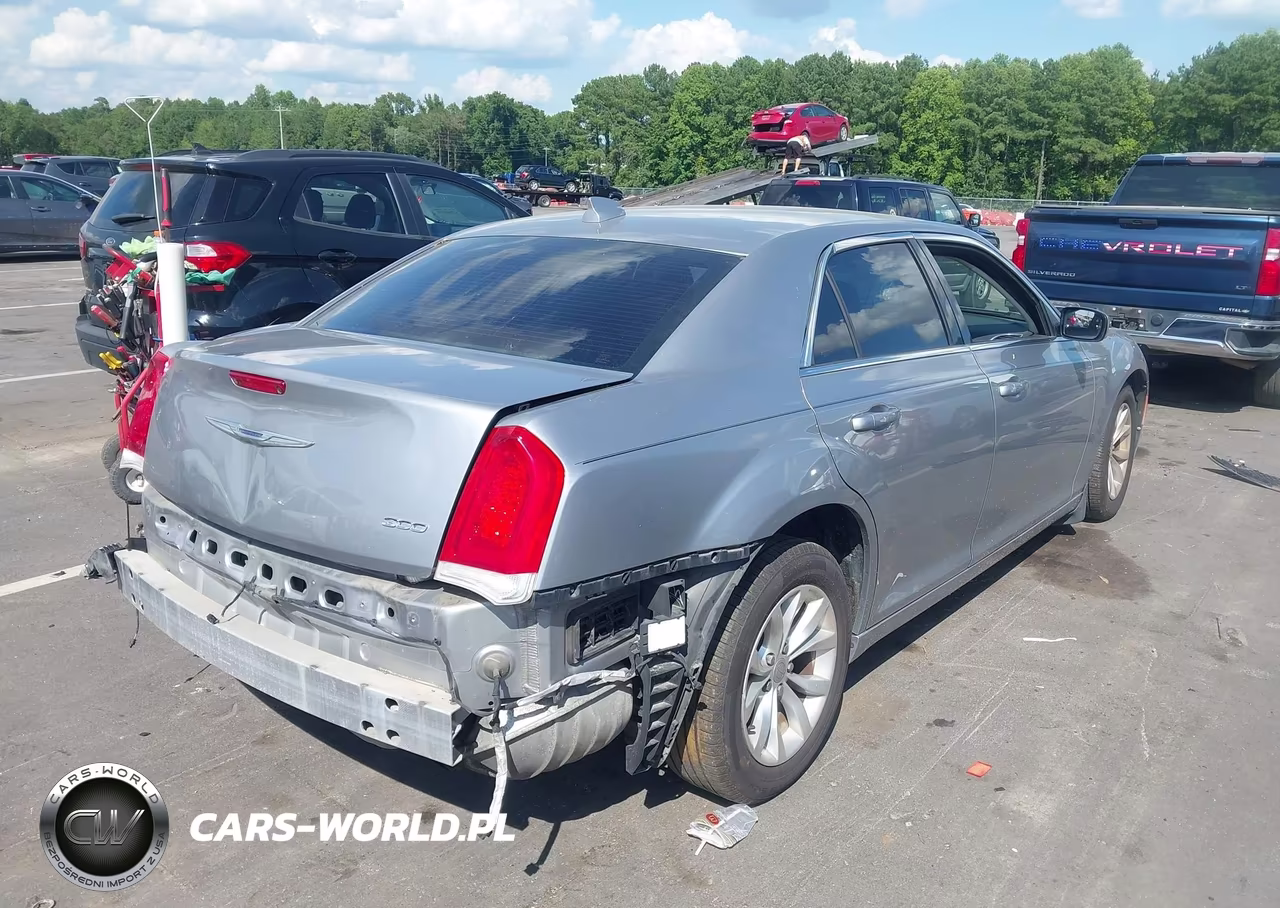 2015 Chrysler 300 Limited VIN:2C3CCAAG6FH780987 - 4
