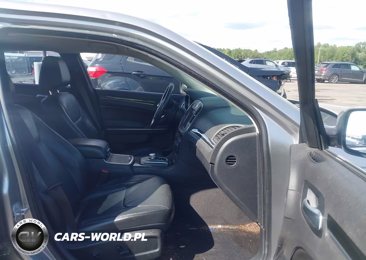 2015 Chrysler 300 Limited VIN:2C3CCAAG6FH780987 - 5