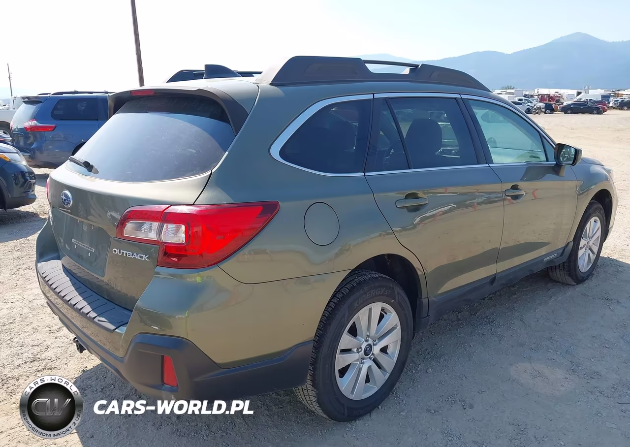 2018 Subaru Outback 2.5I Premium VIN:4S4BSACC8J3293544 - 4